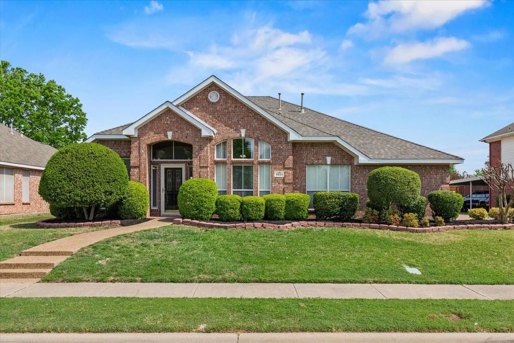 8801 Watersway Drive, Rowlett
