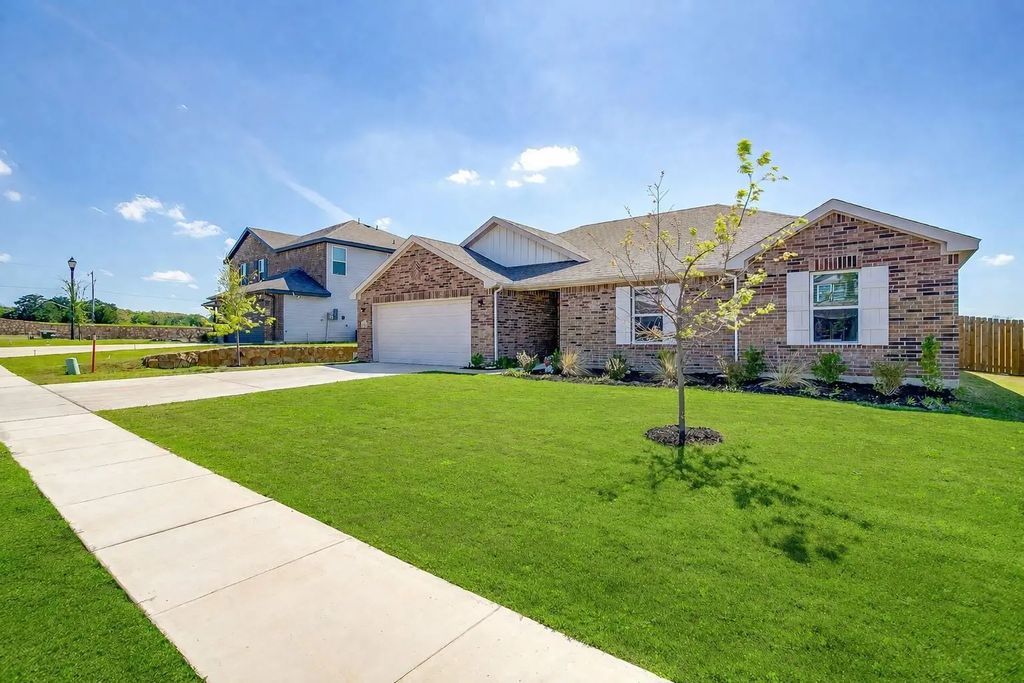 126 Cooper Drive, Cleburne