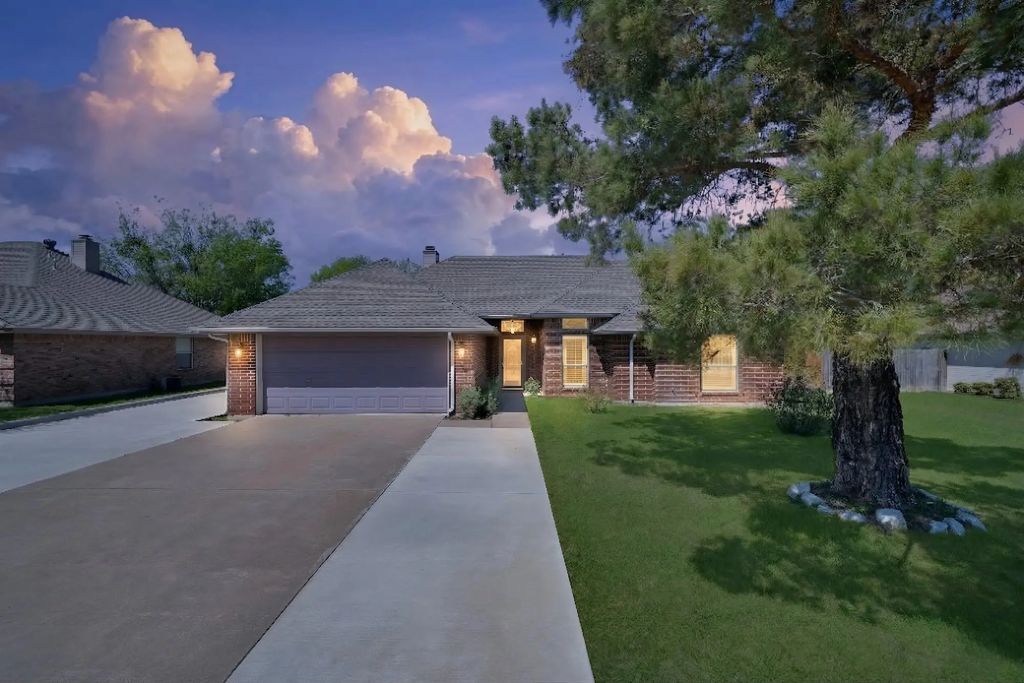 426 Old Annetta Road, Aledo