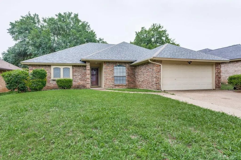 1505 Sunny Glen Street, Fort Worth