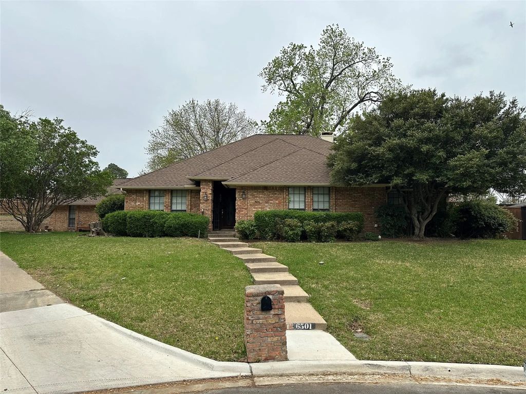 6501 Lake Side Circle, North Richland Hills