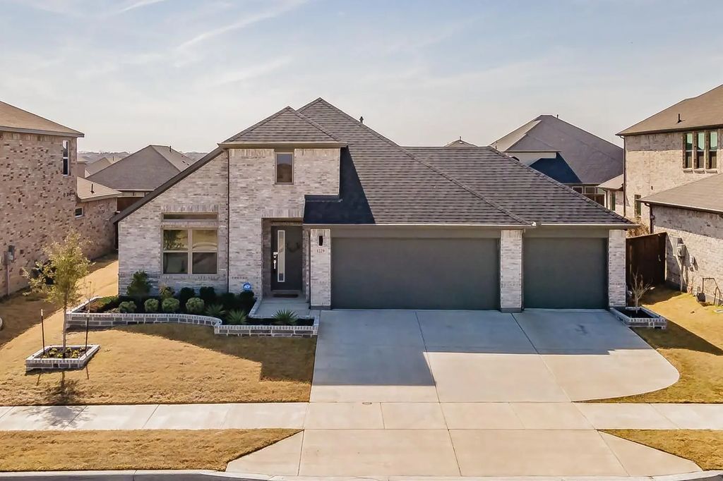 1229 Cinco Treaty Trail, Fort Worth