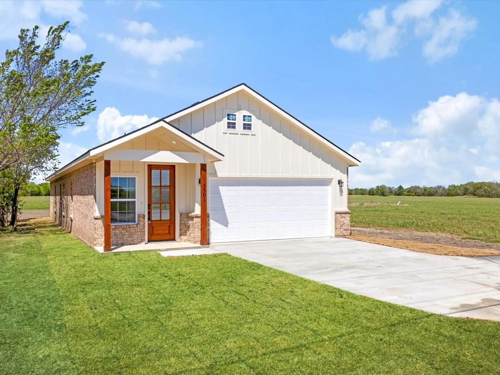 5501 Fm 879, Garrett