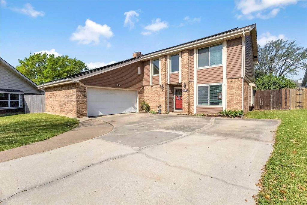 2405 Thistle Court, Euless