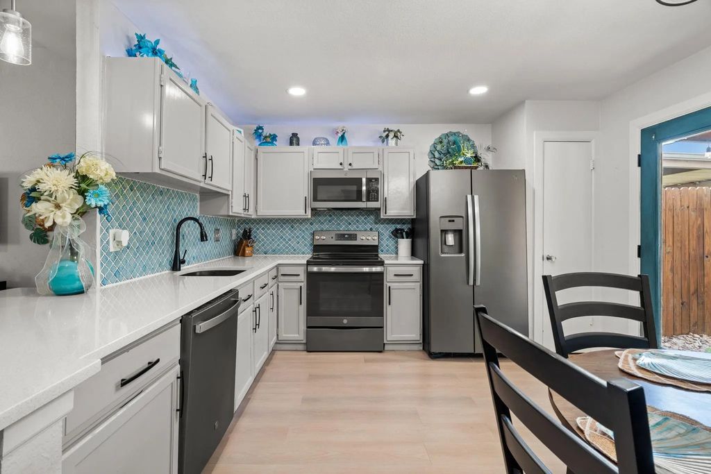 819 Blessing Creek Drive, Euless