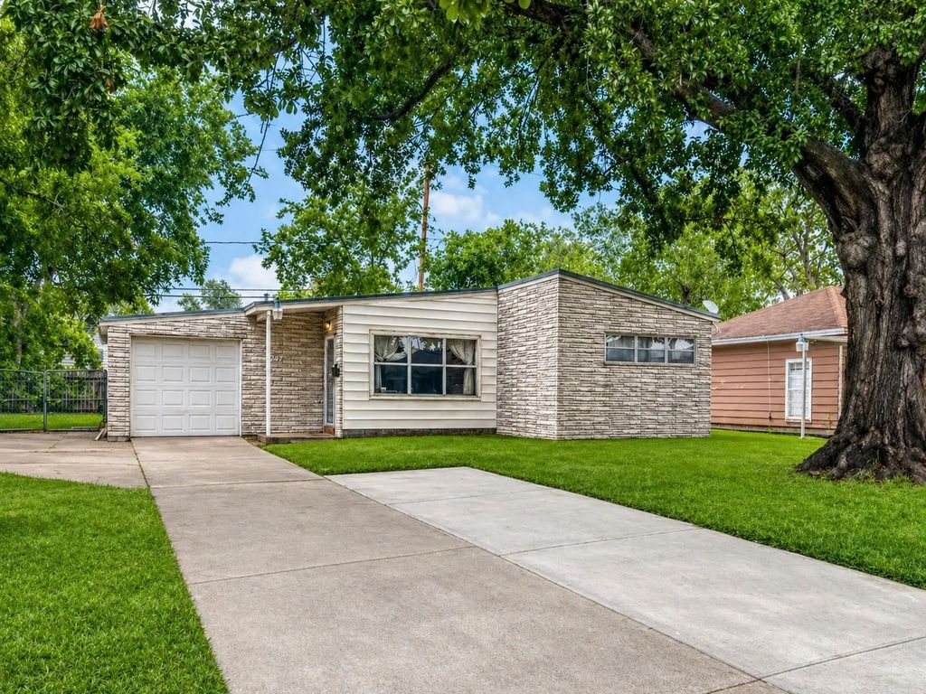 6730 Lodge Street, Houston