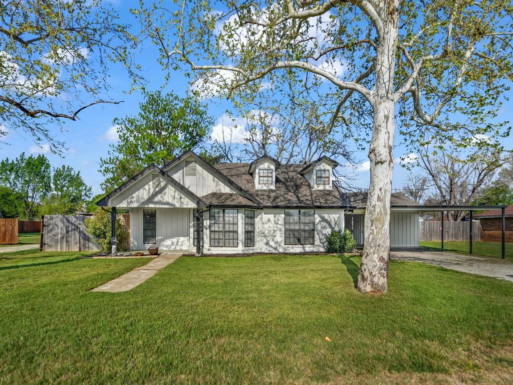305 Gandy Street, Lipan
