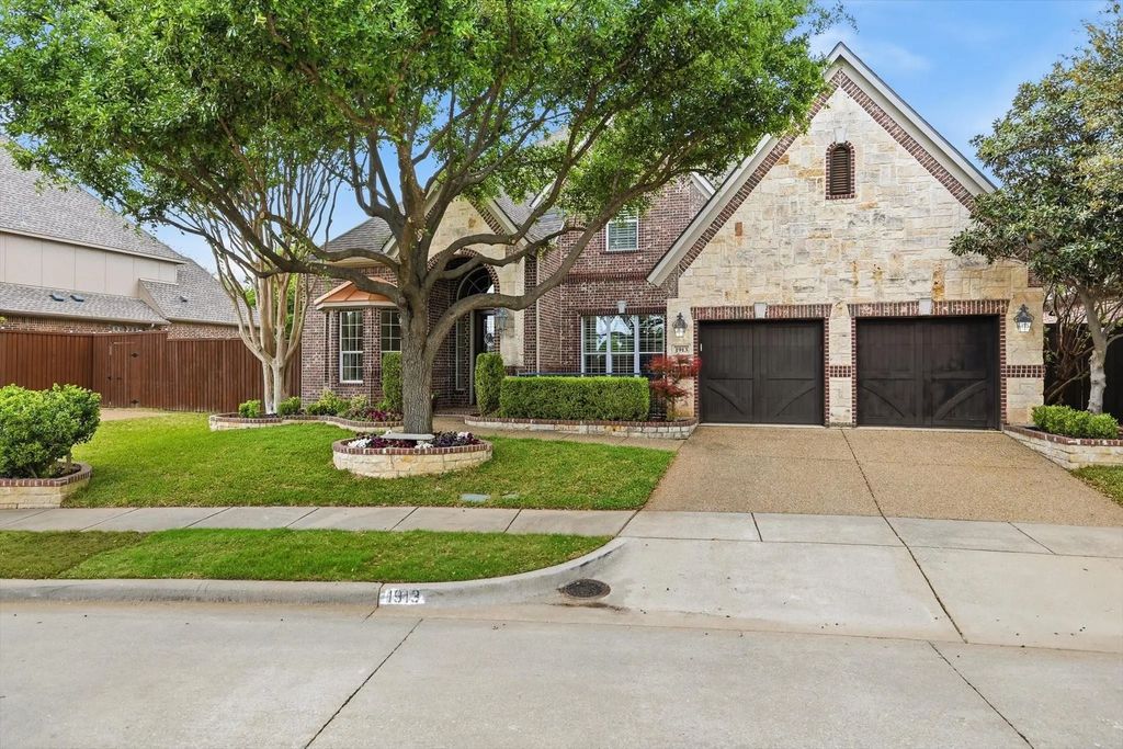 1913 Esparanza Court, Allen