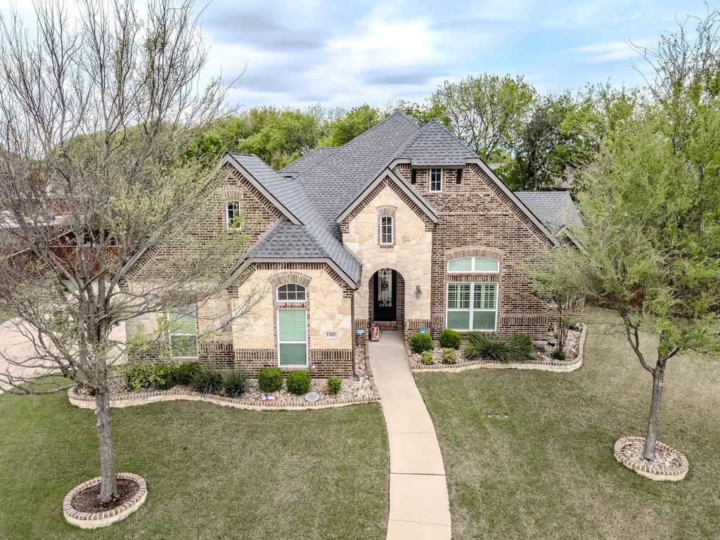 1305 Chisholm Trail Court, Midlothian