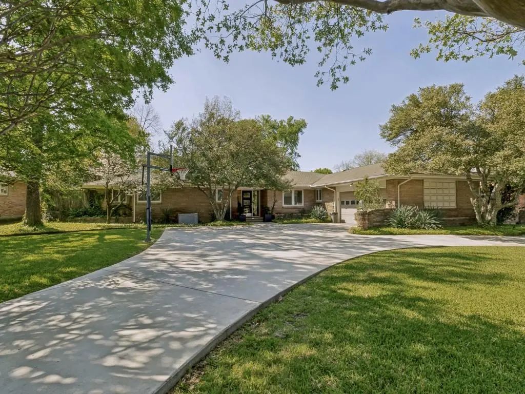 5832 Meadowcrest Drive, Dallas