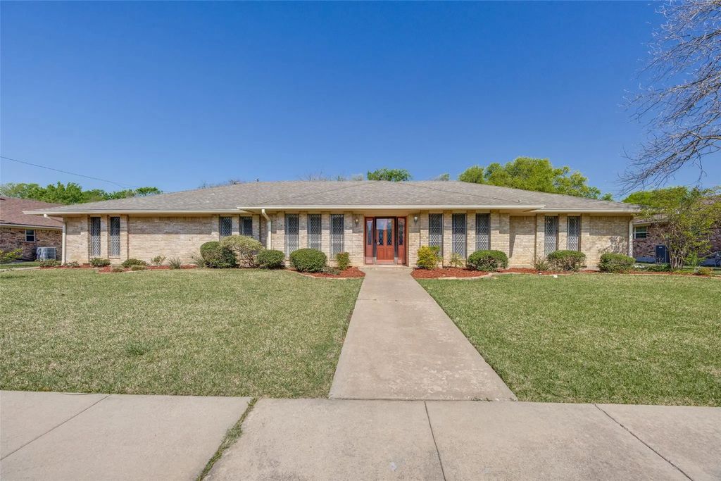 1507 Crescent Drive, Sherman