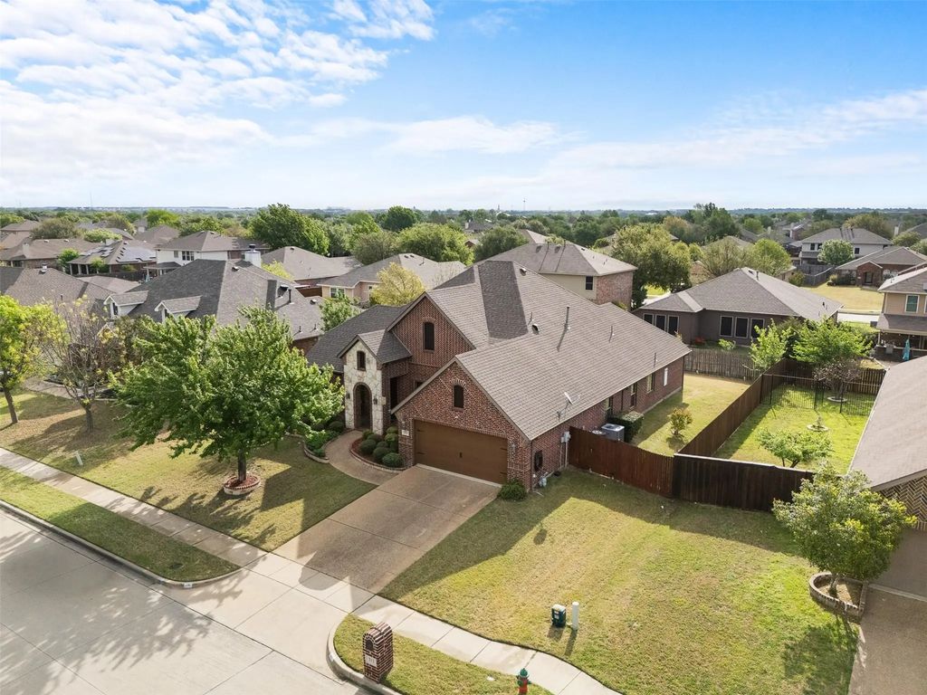 211 Chinaberry Trail, Forney