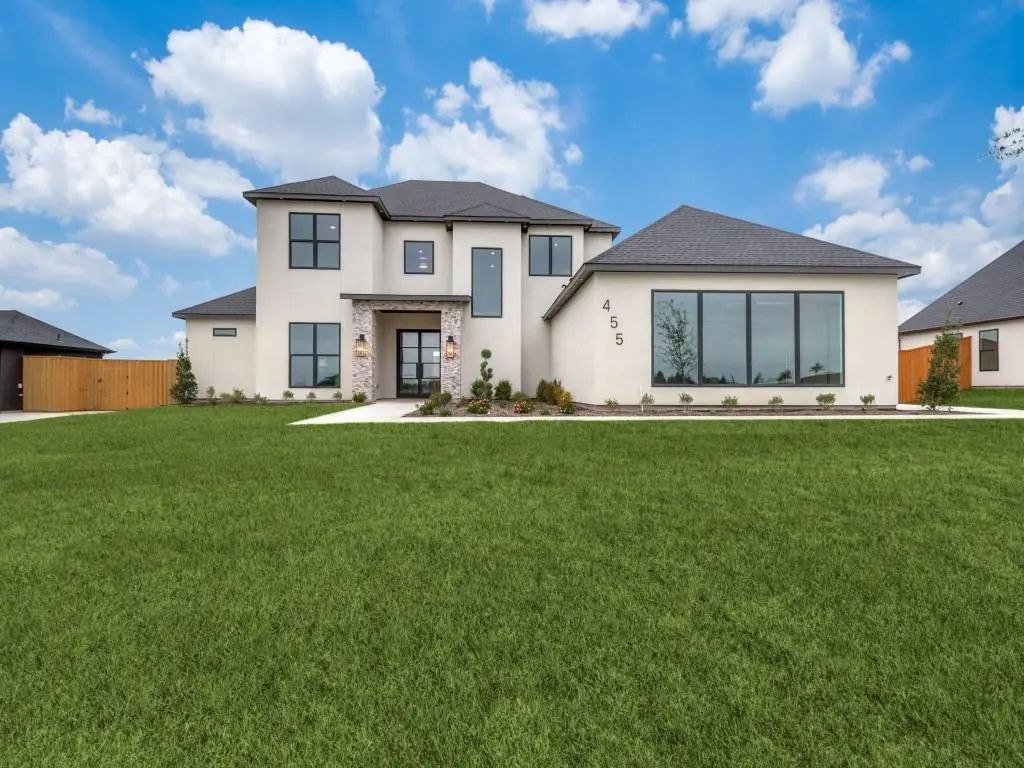 455 Whispering Way, Red Oak