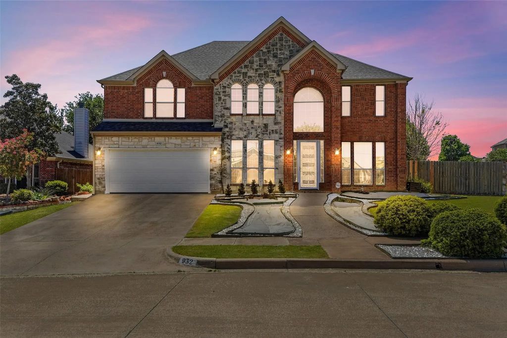 932 Mimosa Court, Burleson