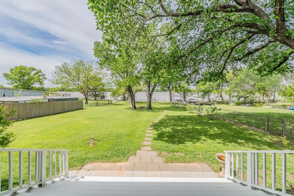 393 County Road 4874, Newark