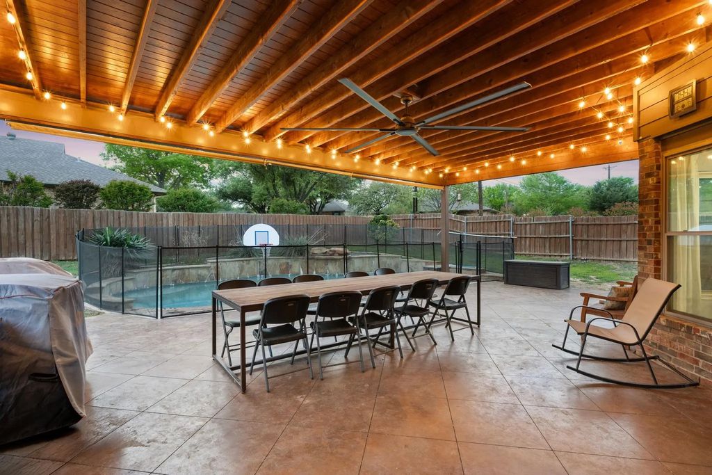 2113 Carriage Hill, Denton