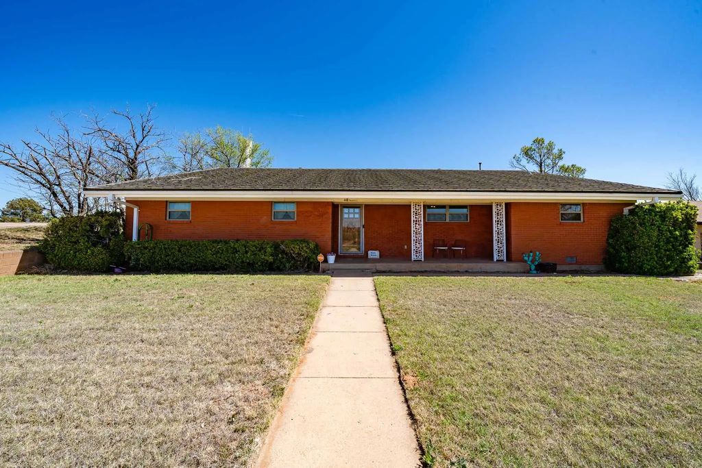 412 N Orange Street, Roby