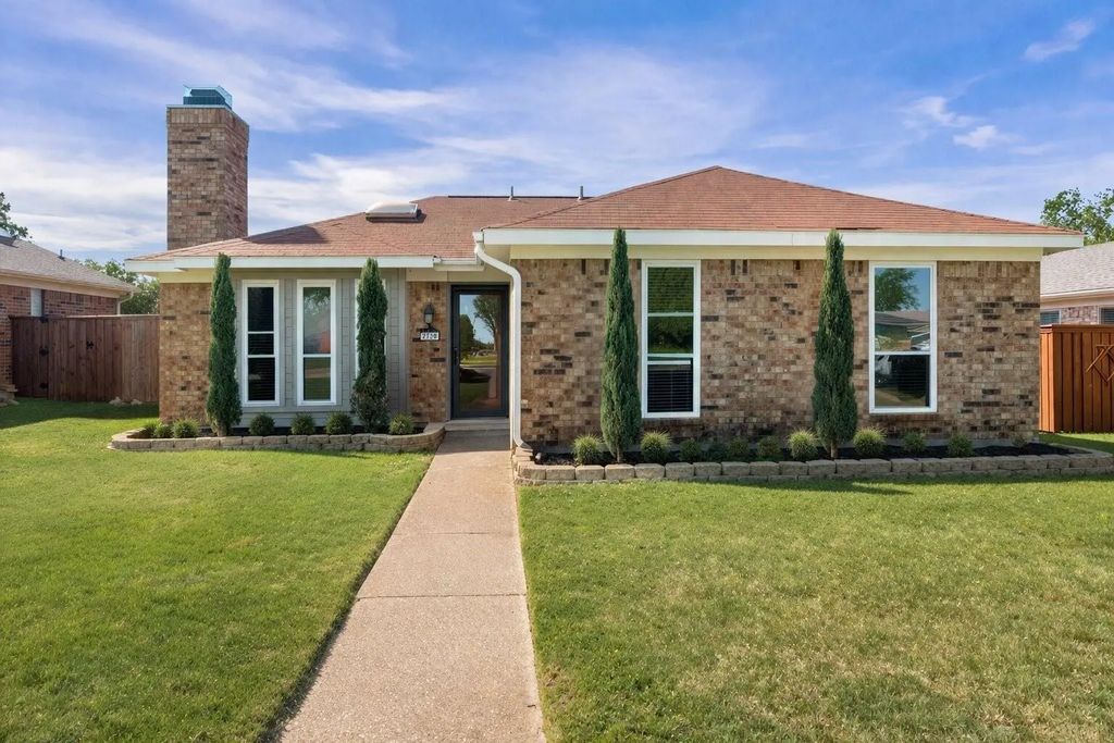 2720 Oak Trail, Carrollton