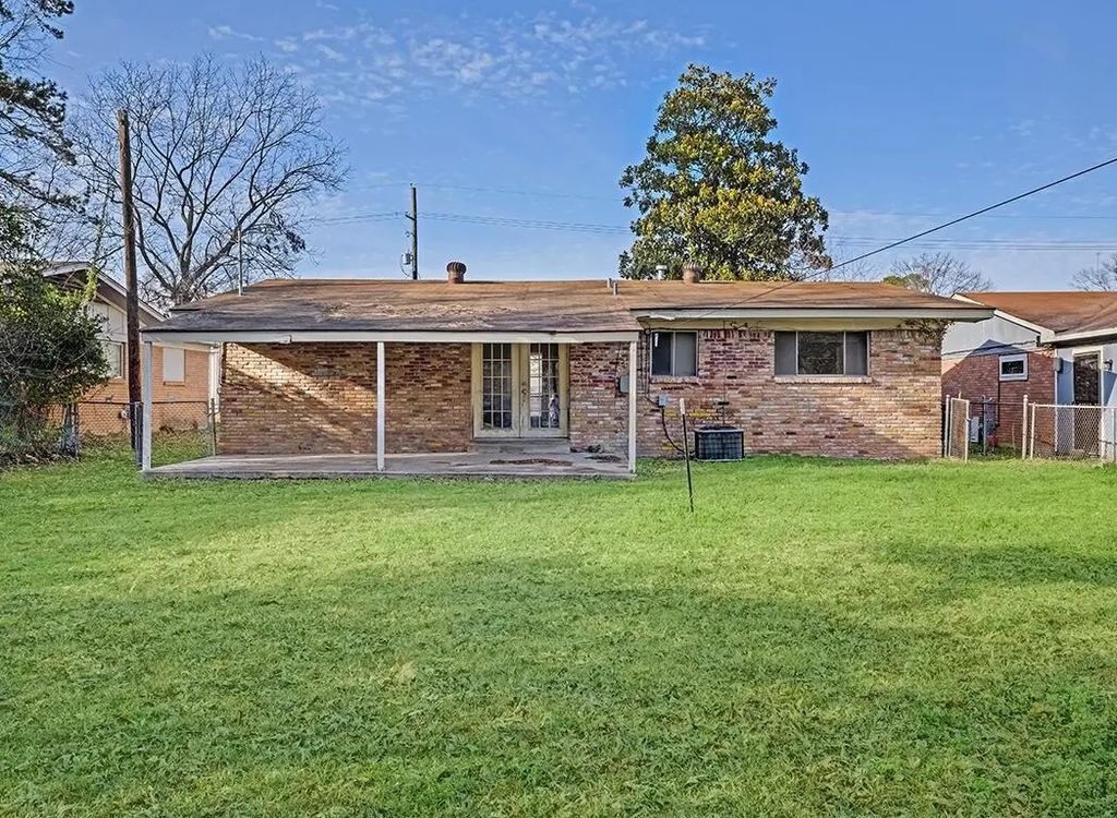 504 Redwater Road, Wake Village