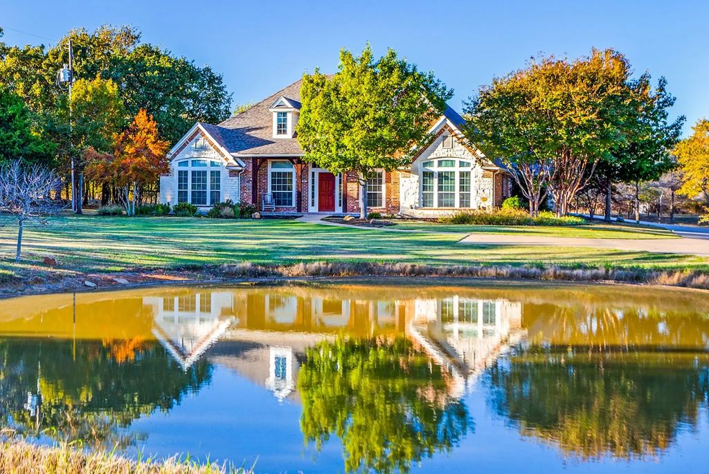 6306 Shadow Valley Drive, Burleson