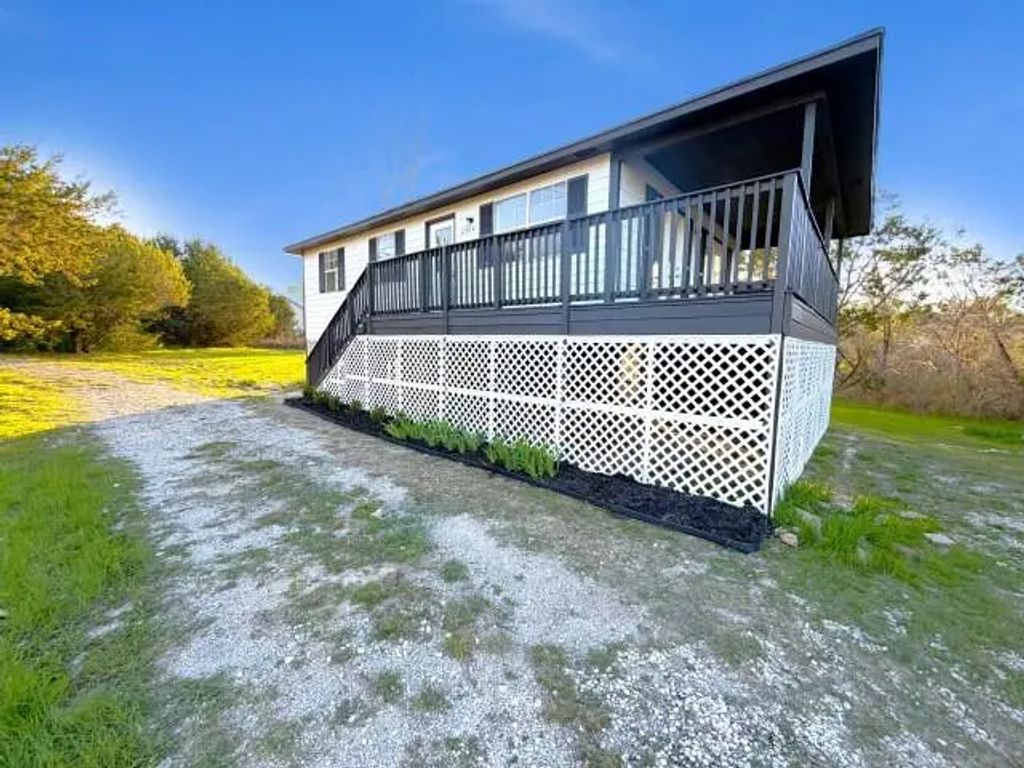 2304 Beverly Drive, Granbury