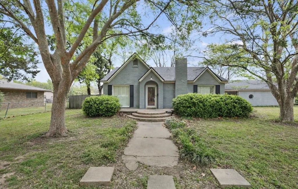 200 Nw 1st Street, Cooper