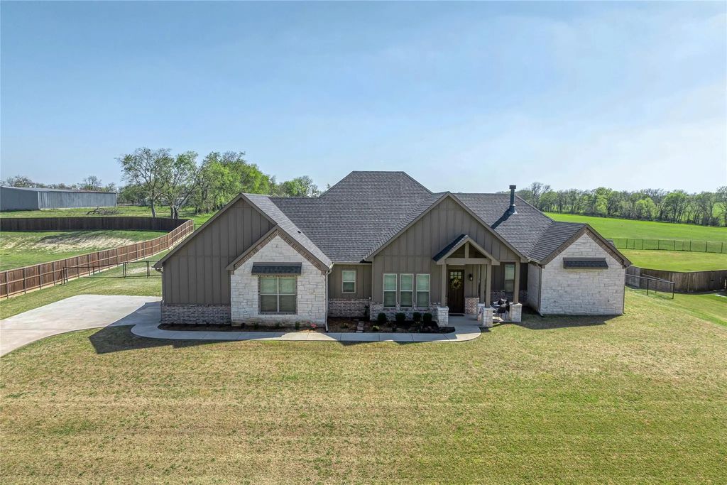 1065 Old Highway 6, Howe