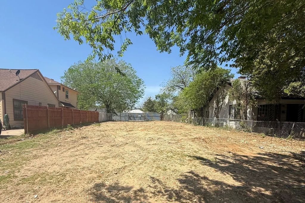 2315 W Lovers Lane, Dallas