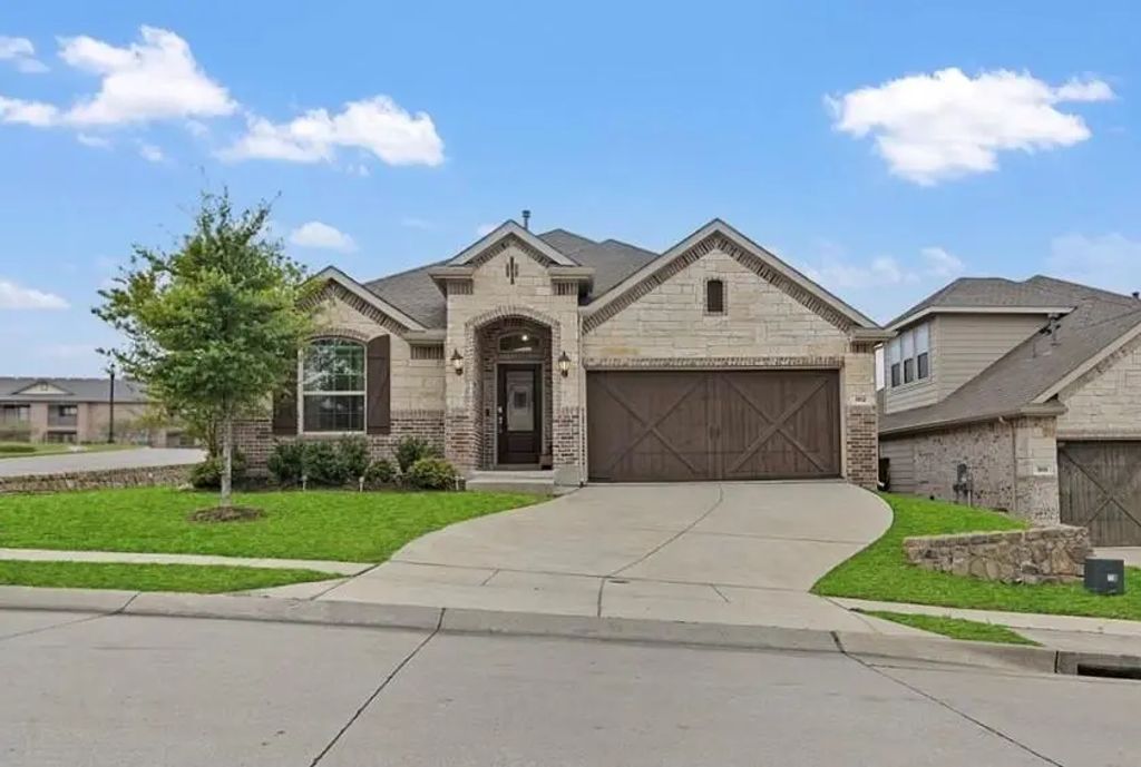 1912 Hollowcreek Trail, Lewisville