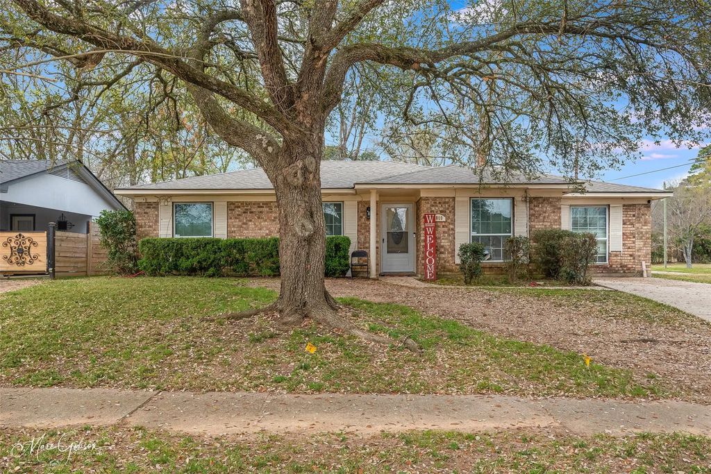 9000 Lone Oak Drive, Shreveport