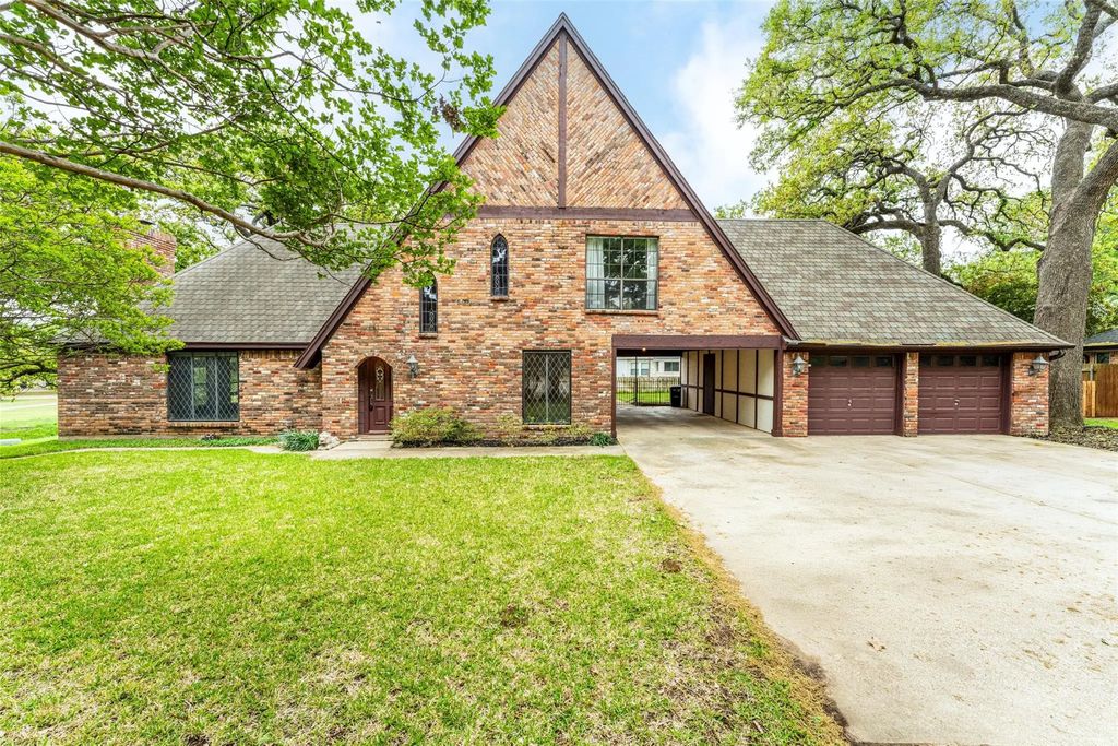1308 Clover Hill Road, Mansfield