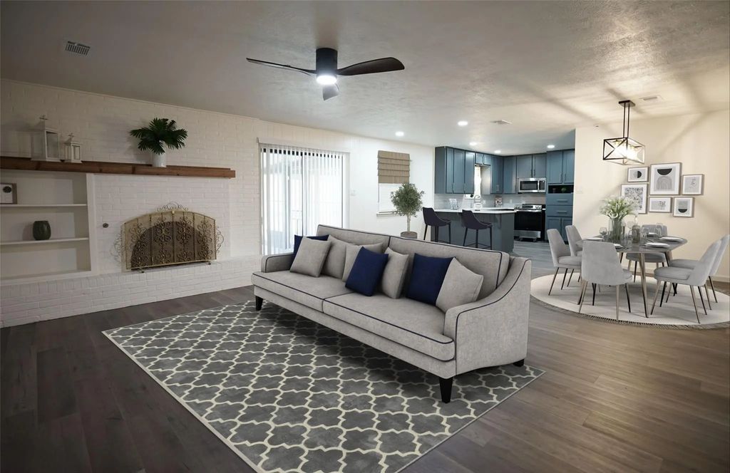 2121 Stonegate Drive N, Bedford