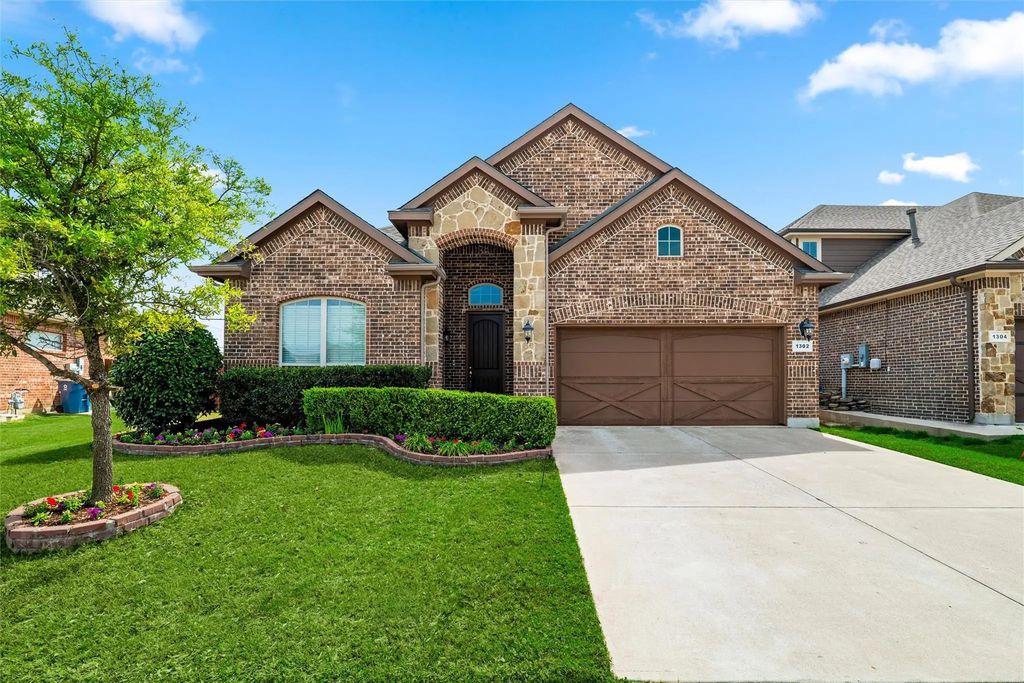 1302 Venezia Lane, Lewisville