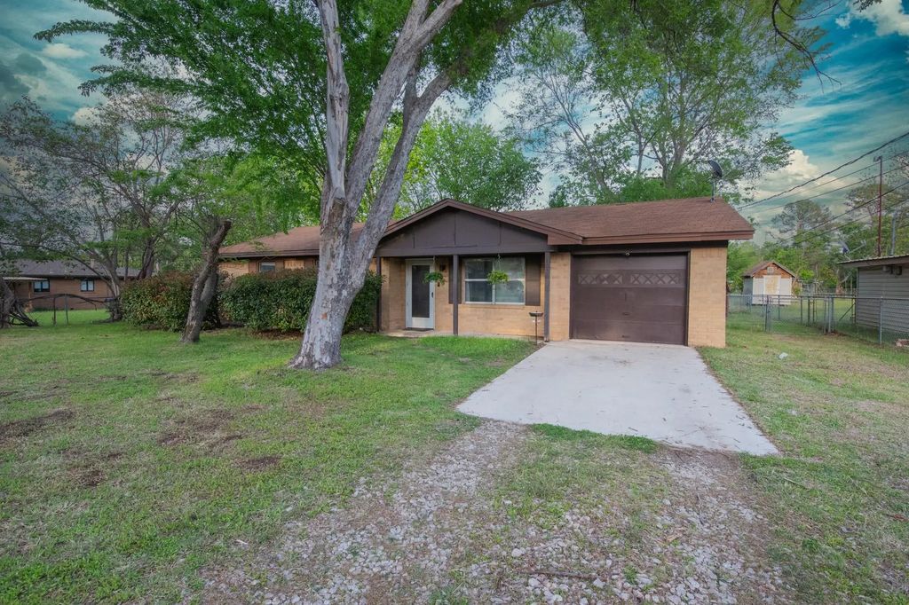1020 Rosebud Drive, Azle