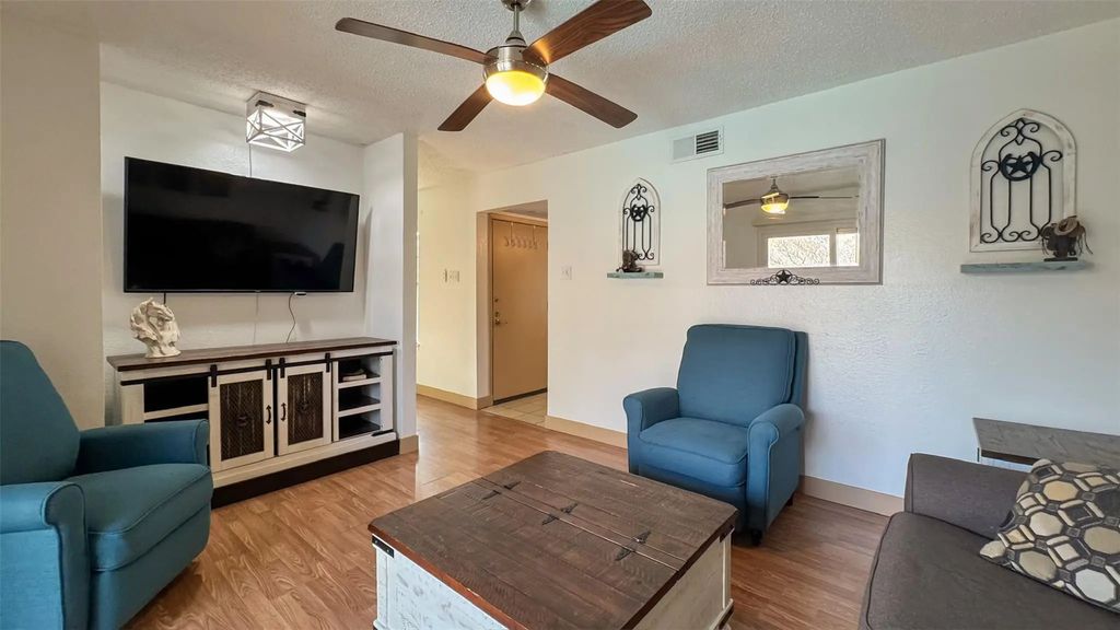 5335 Bent Tree Forest Drive 212, Dallas