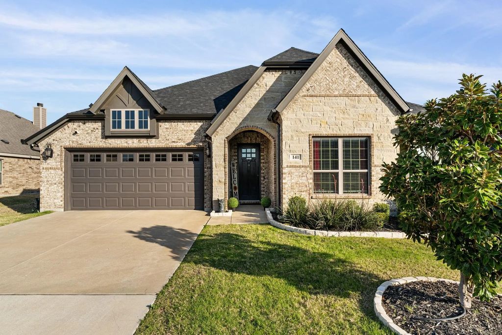 141 Crockett Drive, Waxahachie