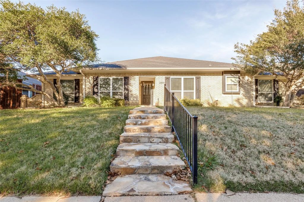 2805 Staffordshire Drive, Carrollton
