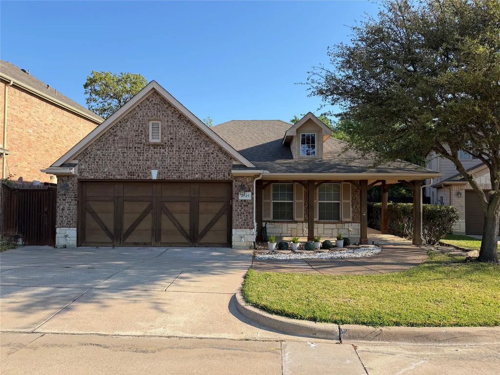2525 Creek Villas Drive, Bedford