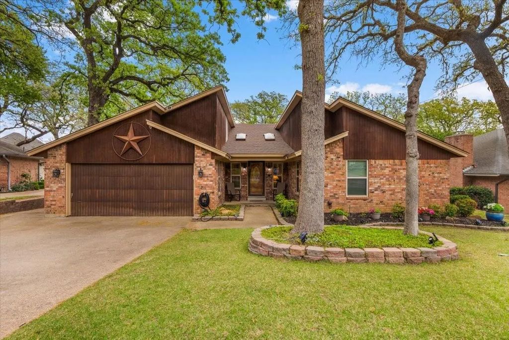 826 Lake Forest Court, Grapevine