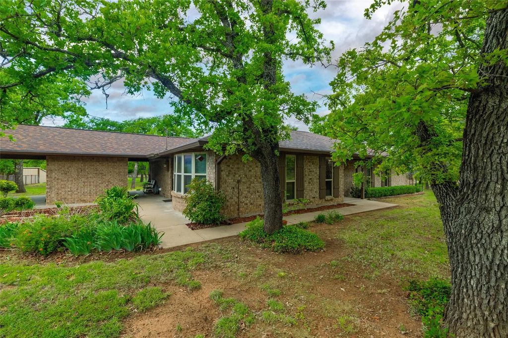970 Live Oak Road, Santo