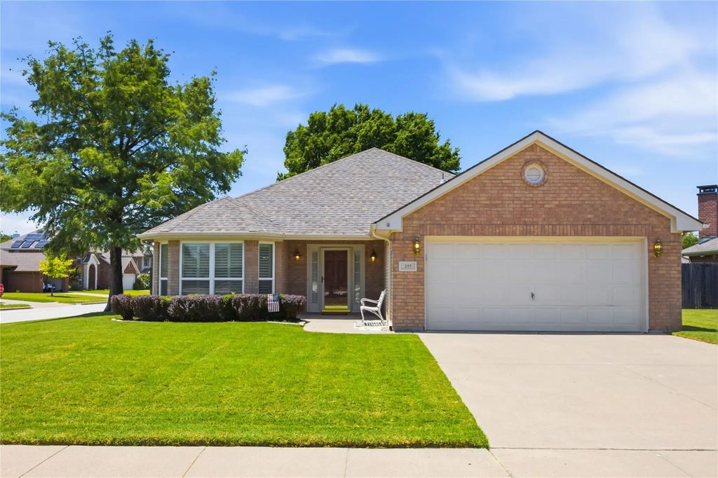301 Mary Kay Court, Burleson