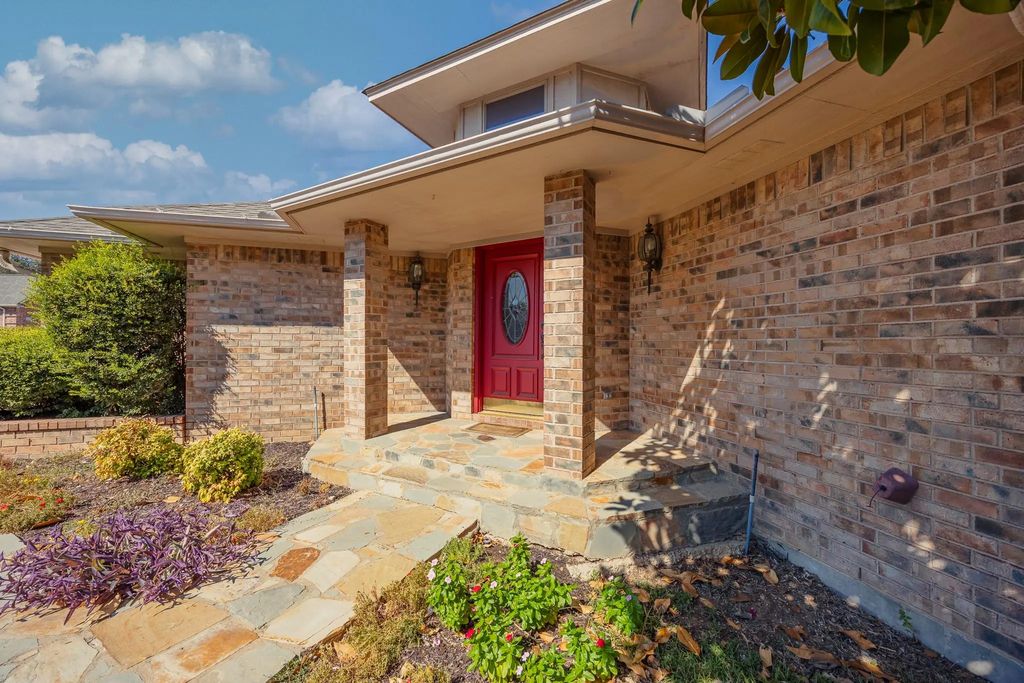 8418 Golf Club Circle, Fort Worth