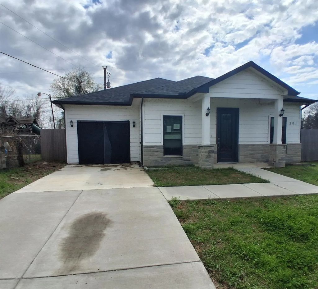 201 Holly Drive, West Tawakoni