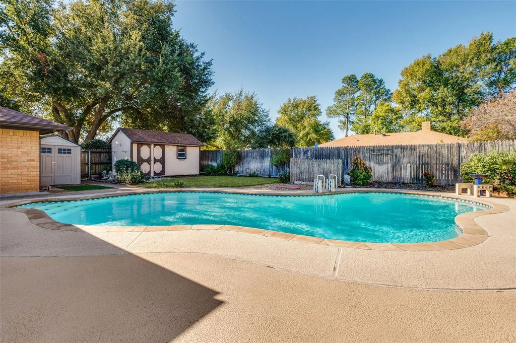 1910 Jamestown Court, Arlington