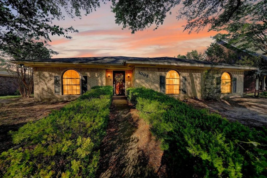 1002 Meridith Drive, Terrell