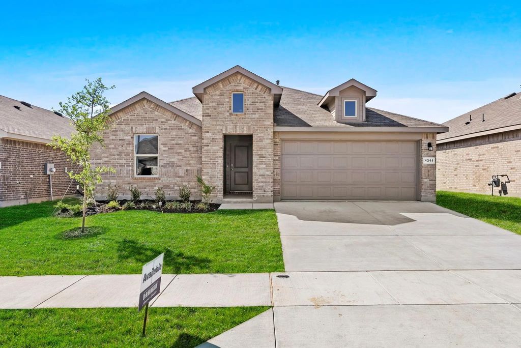 4241 Trickling Creek Lane, Fort Worth
