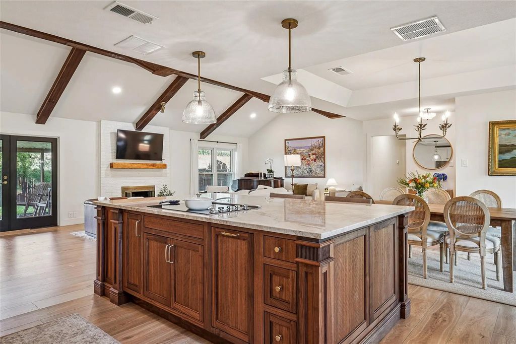 505 Raven Court, Colleyville