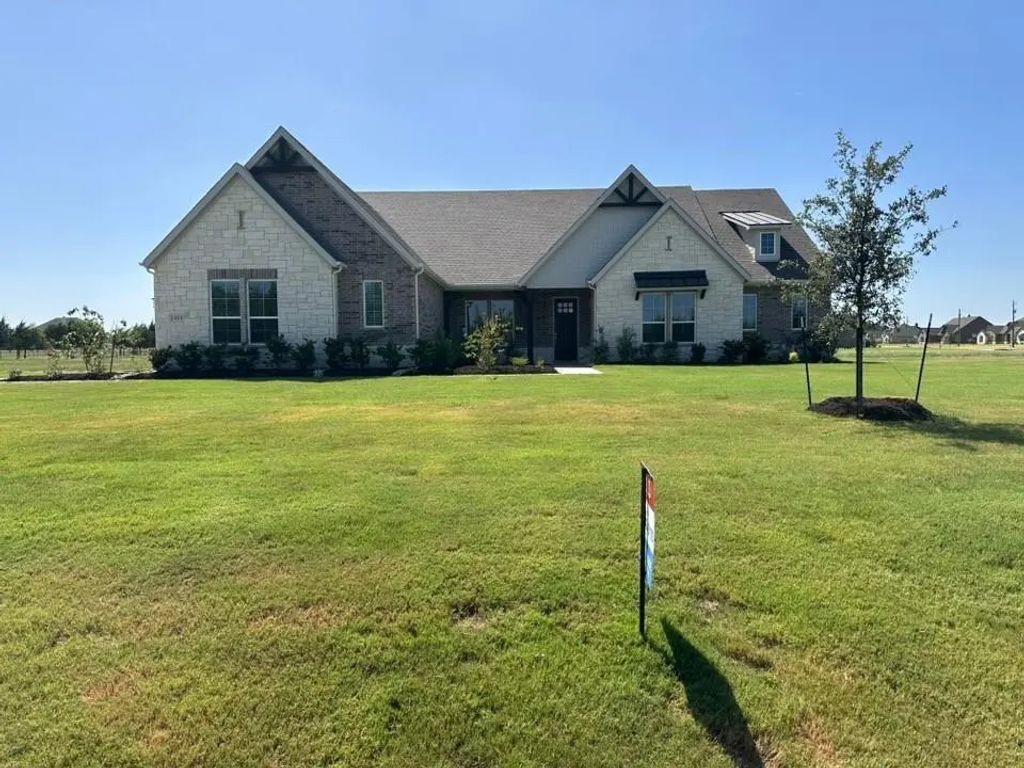 1484 County Road 4910, Leonard