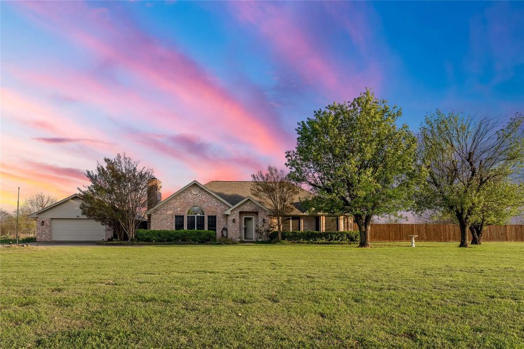 395 Lazy Acres Drive, Woodway