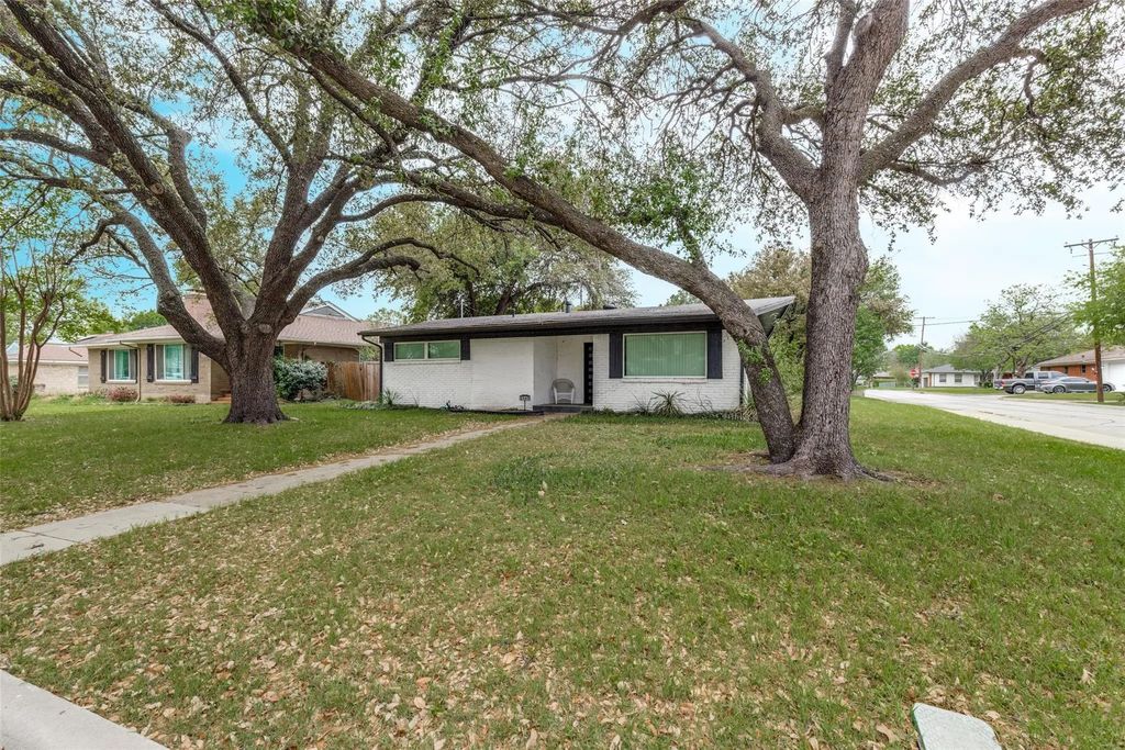 2945 Randy Lane, Farmers Branch